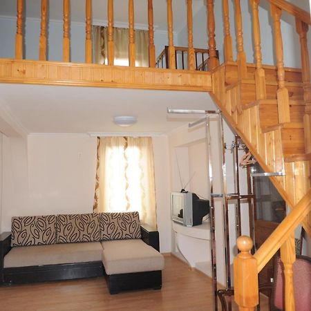 Apartment On Prospekt Mira 71 苏呼米 外观 照片