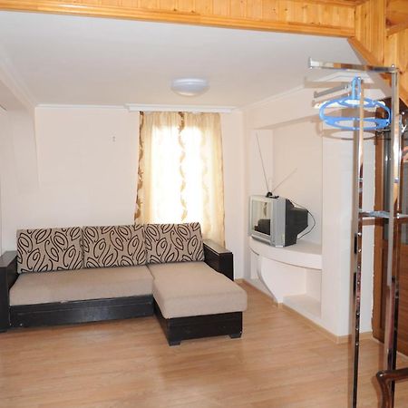 Apartment On Prospekt Mira 71 苏呼米 外观 照片