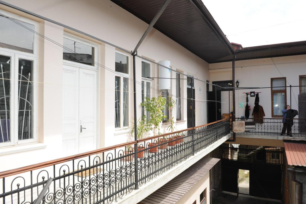 Apartment On Prospekt Mira 71 苏呼米 外观 照片