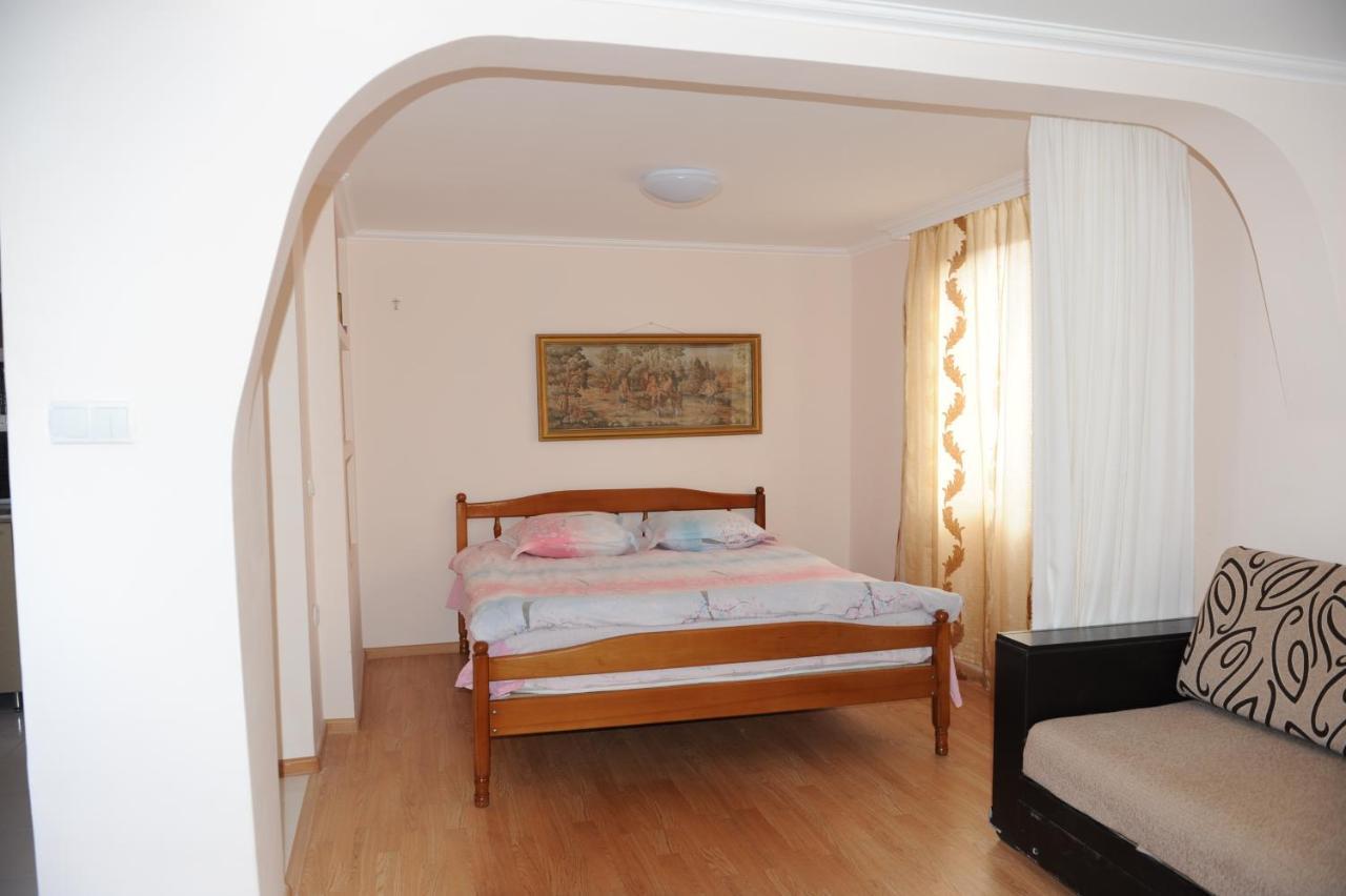 Apartment On Prospekt Mira 71 苏呼米 外观 照片