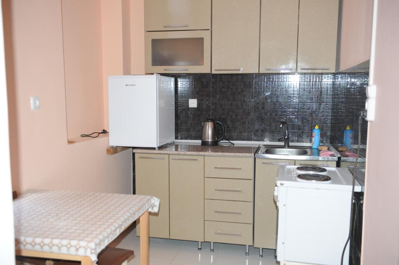 Apartment On Prospekt Mira 71 苏呼米 外观 照片